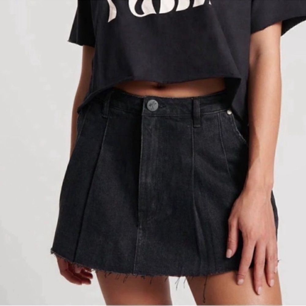 Blank NYC Black Mini Pleated Black
Skirt(Size 30)